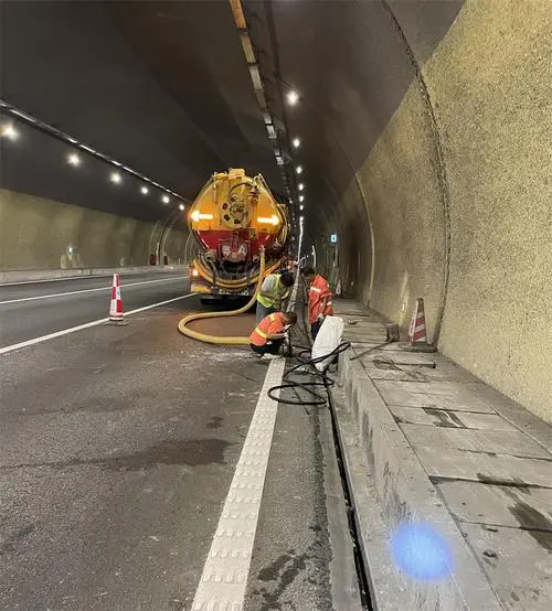 旬邑隧道排水渠清淤